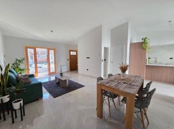 PH de 3 ambientes, Mar del Plata · Venta PH 3 Ambientes con Garage y Parque. Zona Pompeya