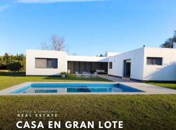 Casa · 227m² · 5 Ambientes · 1 Cochera · Casa de 2 Dorm. con Piscina en Venta en Country Causana - Malagueño