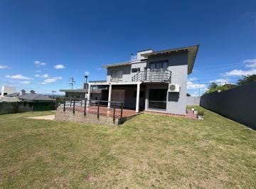 Casa · 383m² · 3 Dormitorios · 2 Cocheras · Casa La Falda Categoria Vista Al Cerro