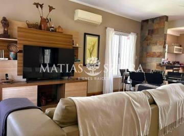 Casa · 121m² · 3 Ambientes · 1 Cochera · Casa Reciclada a Nuevo
