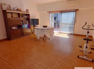 PH · 80m² · 4 Ambientes · PH en Venta - 2 Dorm. 1 Baño - 55 m² - Bernal Este