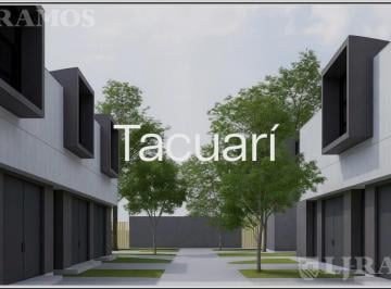 Casa · 74m² · 3 Ambientes · 1 Cochera · Townhouse de Dos Dorm. en Venta con Jardin y Parrilla