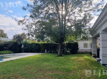 Casa · 253m² · 5 Ambientes · 4 Cocheras · Casa en Venta La Martinica Pilar