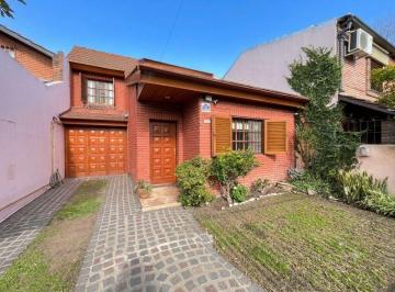 Casa de 4 ambientes, Morón · Chalet de Ladrillo Vista en Castelar Sur!