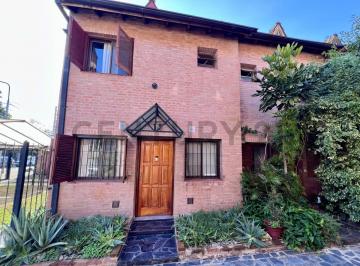 Casa · 80m² · 4 Ambientes · 2 Cocheras · Impecable Dúplex con 2 Cocheras, Patio y Parrilla! Muy Luminoso y Listo Para Mudarse