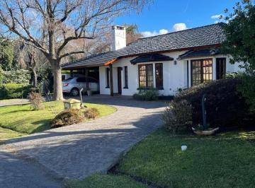 Casa · 250m² · 5 Ambientes · 2 Cocheras · Casa en Alquiler en Banco Provincia Country Club