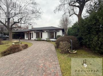 Casa · 250m² · 5 Ambientes · 2 Cocheras · Casa en Alquiler en Banco Provincia Country Club