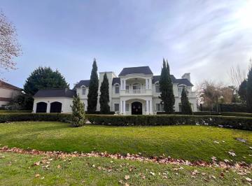 Casa de 10 ambientes, La Plata · Casa en Venta en Haras del Sur I