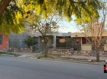 Casa de 5 ambientes, Godoy Cruz · Casa en Venta con Amplio Jardín en Barrio Supe, Godoy Cruz