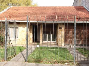 Quinta vacacional · 150m² · 4 Ambientes · 1 Cochera · Chalet 4 Ambientes a Reciclar en Mar del Plata (Barrio Caisamar)