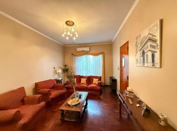 Casa · 140m² · 4 Ambientes · 1 Cochera · Casa en Caseros