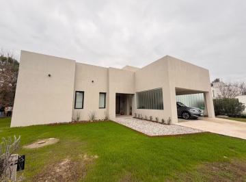 Casa · 132m² · 5 Ambientes · 2 Cocheras · Venta: Casa en Construcción en La Rinconada con Vista Al Lago. Proyecto de Dos Plantas y Tres Dormit