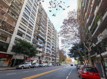 Departamento · 32m² · 2 Ambientes · 1 Cochera · Venta 2 Ambientes Reciclado a Nuevo con Cochera Recoleta a m de Plaza Francia