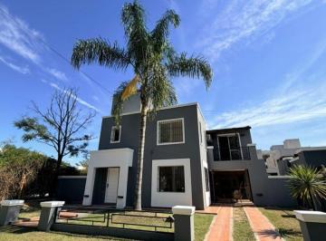 Casa · 150m² · 7 Ambientes · 2 Cocheras · Casa en Housing 4 Dorm y Pileta - Recta Martinolli Al 8000