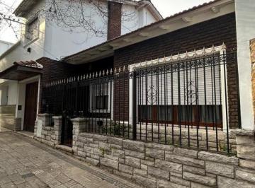 Casa · 180m² · 4 Ambientes · Casa en Venta - 2 Dorm. 2 Baños - 200 m - La Plata