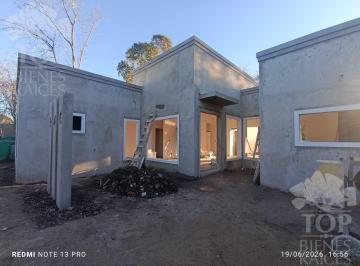 Casa · 181m² · 5 Ambientes · 2 Cocheras · Casa en San Matias