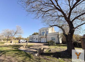 Casa · 275m² · 7 Ambientes · Casa en Alquiler - 4 Dorm. 2 Baños - 1250 m - Haras del Sur 1.