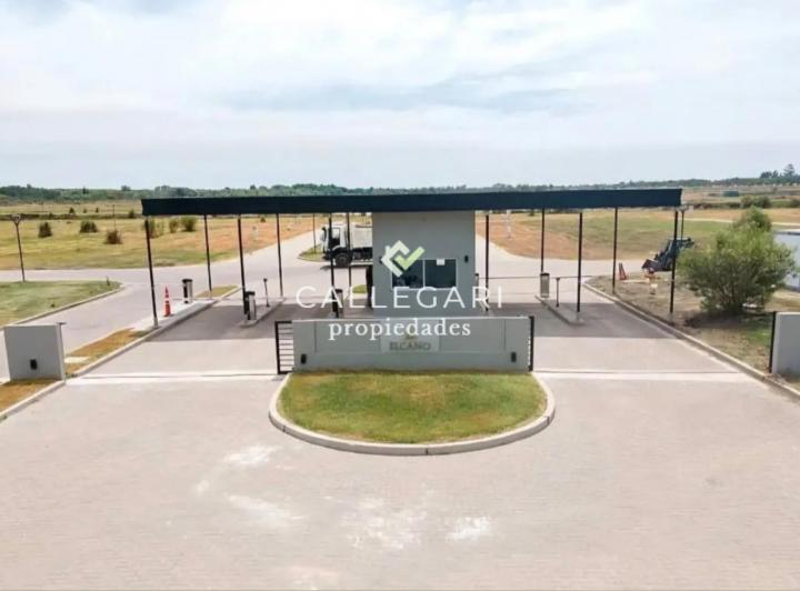 Terreno · 854m²