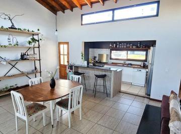 Casa · 138m² · 4 Ambientes · 2 Cocheras · Casa en Venta San Eduardo 4 Ambientes Pileta
