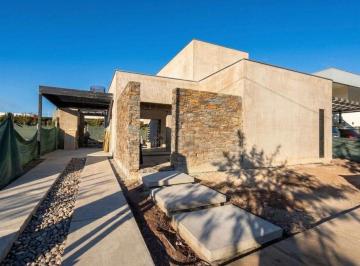 Casa · 140m² · 4 Ambientes · 2 Cocheras · Venta Casa B° Boedo Village Luján de Cuyo Mendoza