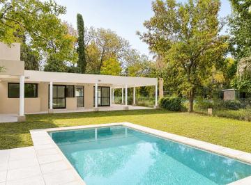 Casa · 96m² · 4 Ambientes · 1 Cochera · Casa Estrenar Tres Dorm. Pileta Apta Credito
