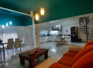 Casa · 147m² · 4 Ambientes · 1 Cochera · Venta Casa 4 Ambientes con Jardin Avellaneda