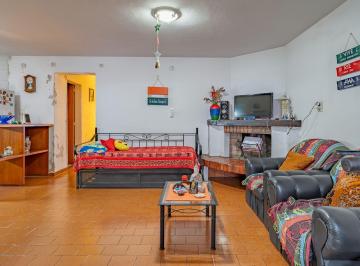 Casa · 142m² · 6 Ambientes · 1 Cochera · Casa en Venta 4 Dorm. con Cochera y Patio