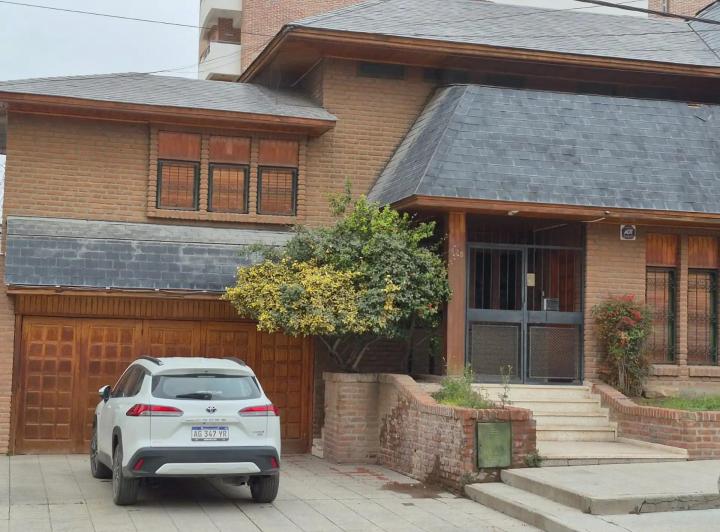Casa · 309m² · 5 Ambientes · 1 Cochera