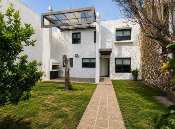 Casa · 100m² · 4 Ambientes · 1 Cochera · Departamento en Figueroa Alcorta