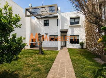 Casa · 100m² · 4 Ambientes · 1 Cochera · Departamento en Figueroa Alcorta