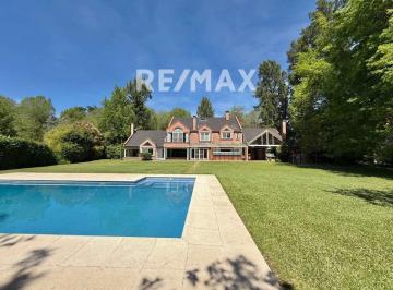 Casa · 447m² · 8 Ambientes · 2 Cocheras · Venta Casa 4 Dorm. Highland Park Gran Parque