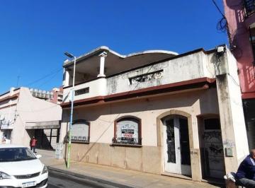 Casa · 253m² · 6 Ambientes · Importante Casa de 2 Plantas en Barrio Sur