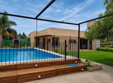 Casa · 119m² · 4 Ambientes · 1 Cochera · Casa Venta con Piscina, Punta Chacra, Roldán