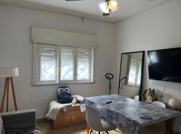 Casa · 164m² · 5 Ambientes · Venta en Block, 3 PH Sobre Lote de 156 m². Coghlan