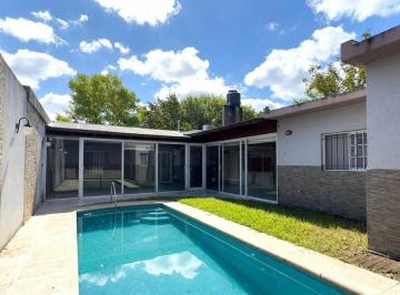 Casa · 221m² · 3 Ambientes · 1 Cochera · Casa en Venta 3 Dorm. y Pileta Baigorria