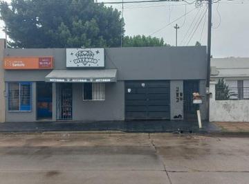 Casa · 256m² · 13 Ambientes · Propiedad Q/consta de 4 Casas y un Local Comercial