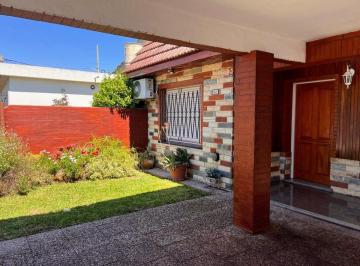 Casa · 150m² · 3 Ambientes · Casa en Venta 3 Amb con Garage Patio y Terraza