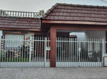 Casa · 150m² · 3 Ambientes · Casa en Venta 3 Amb con Garage Patio y Terraza