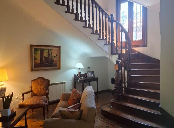 Casa · 180m² · 14 Ambientes · 1 Cochera