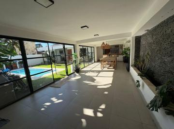 Casa · 230m² · 7 Ambientes · 1 Cochera · Casa 2 Dorm. y Pileta en Venta Villa San Lorenzo