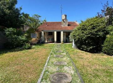 Casa · 104m² · 3 Ambientes · 1 Cochera · Casa 3 Ambientes Quincho Castelar Venta