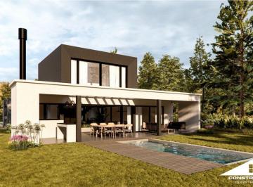 Casa · 156m² · 4 Ambientes · 1 Cochera · Venta Casa 4 Ambientes a La Laguna Bo. El Cazal