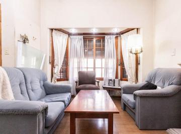 Casa · 322m² · 7 Ambientes · 1 Cochera · Casa Multifamiliar Dividida en 3 Viviendas. Lanús