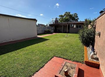 Casa · 121m² · 4 Ambientes · 1 Cochera · Venta Casa 4amb/local + Dpto2amb - Multifamiliar