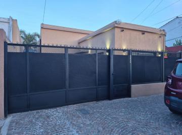 Casa · 140m² · 5 Ambientes · 1 Cochera · Venta Casa 5 Amb Munro a Nueva con Pileta y Parque