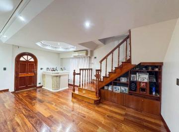 Casa · 197m² · 5 Ambientes · 1 Cochera · Venta Casa 5 Ambientes Ciudadela
