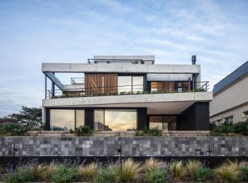 Casa · 500m² · 6 Ambientes · 2 Cocheras · Casa en Alquiler 4 Dorm. Al Agua en El Barrio El Golf Nordelta