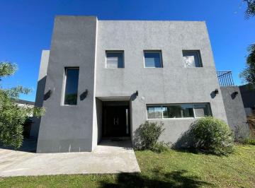 Casa · 191m² · 5 Ambientes · 2 Cocheras · Venta Casa 5 Amb San Sebastian Area 12