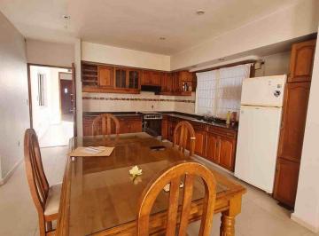 Casa · 295m² · 6 Ambientes · 2 Cocheras · Venta Chalet 5 Ambientes. Jardín. Ramos Mejía.