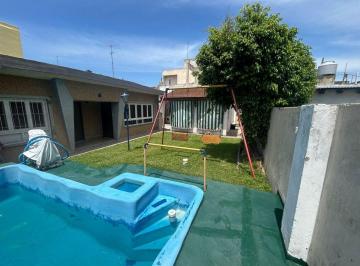 Casa · 147m² · 4 Ambientes · 1 Cochera · Vende Casa 4 Amb Pileta - Posibilidad 2da Vivienda